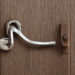 Fem tips til at vælge den rette dørkplade til dit hjem